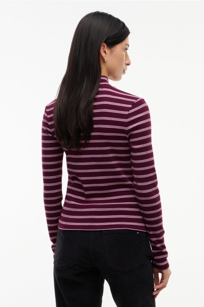Tommy Jeans paarse dames t-shirt | Model achteraanzicht