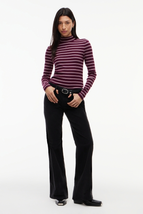 Tommy Jeans paarse dames t-shirt | Model