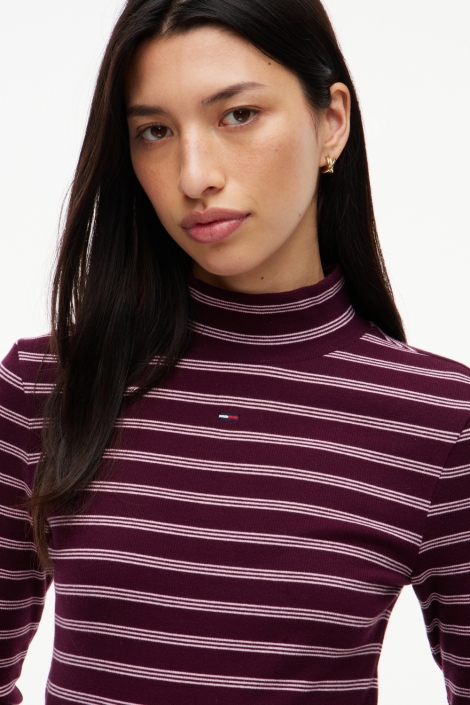 Tommy Jeans paarse dames t-shirt | Close up