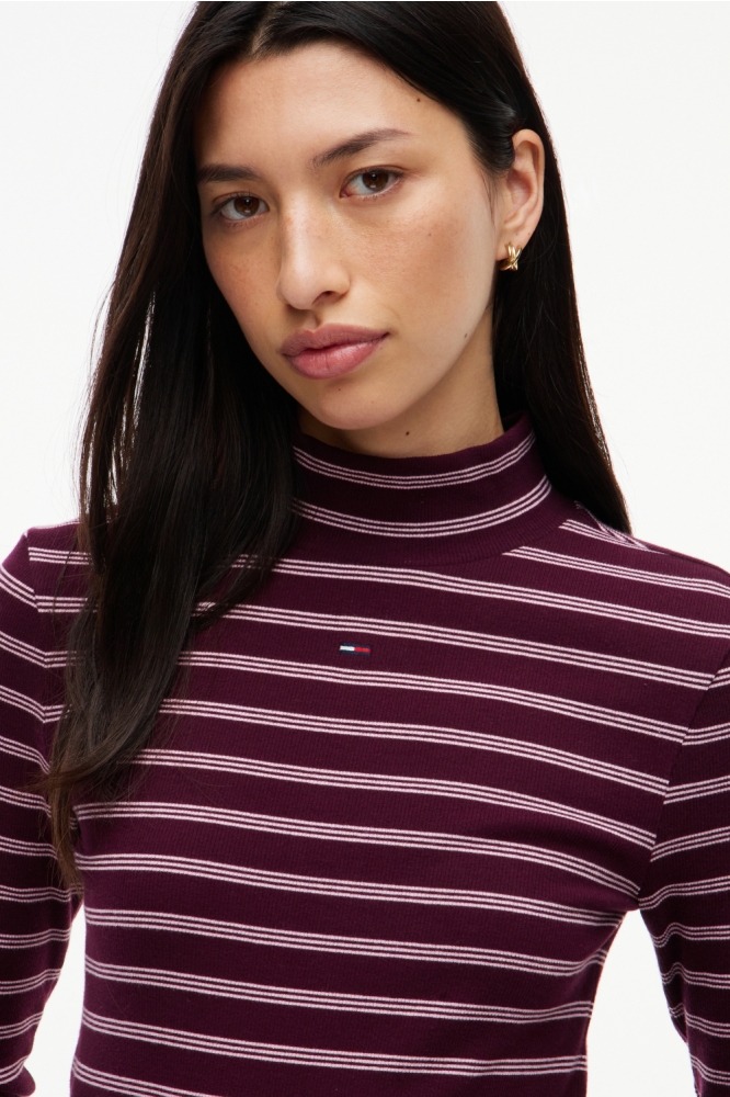 Tommy Jeans paarse dames t-shirt | Close up