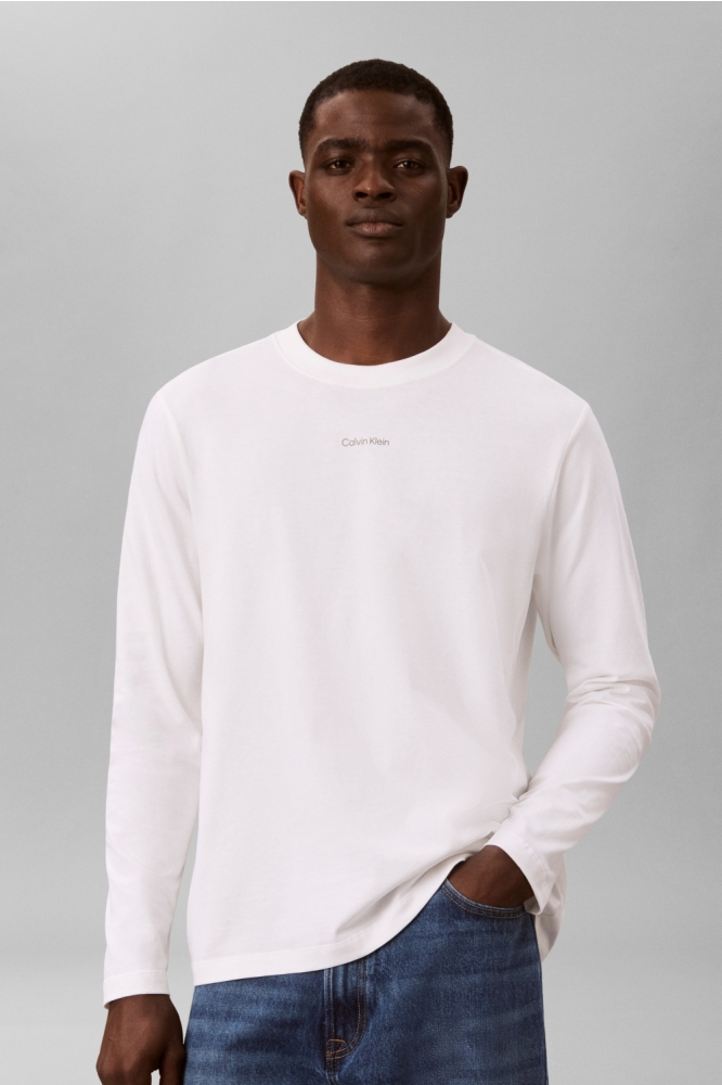 Calvin Klein witte heren t-shirt | Model vooraanzicht