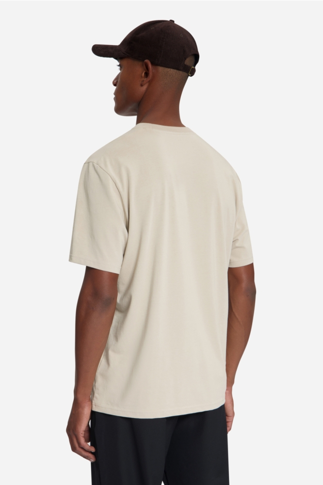 NO-EXCESS ecru heren t-shirt | Model achteraanzicht