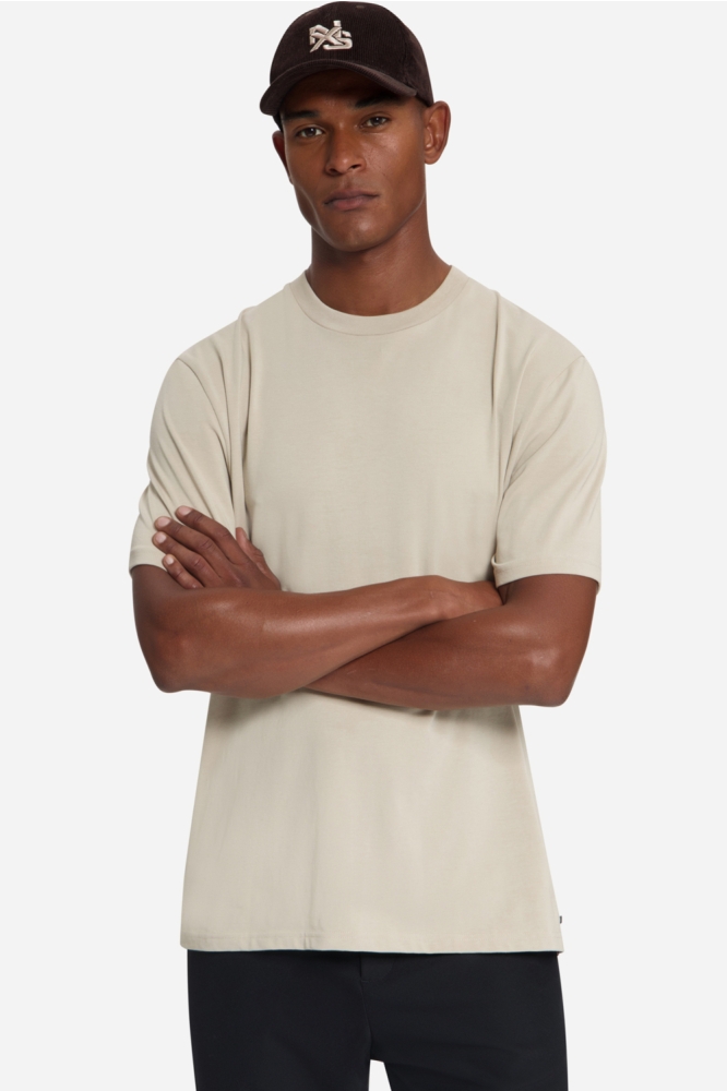 NO-EXCESS ecru heren t-shirt | Model vooraanzicht