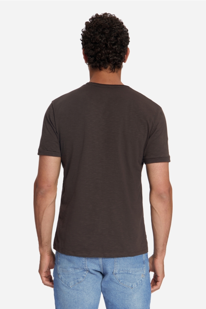 NO-EXCESS bruine heren t-shirt | Model achteraanzicht