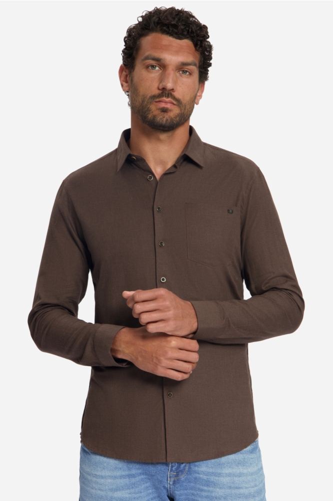 NO-EXCESS bruine heren overhemd | Model vooraanzicht