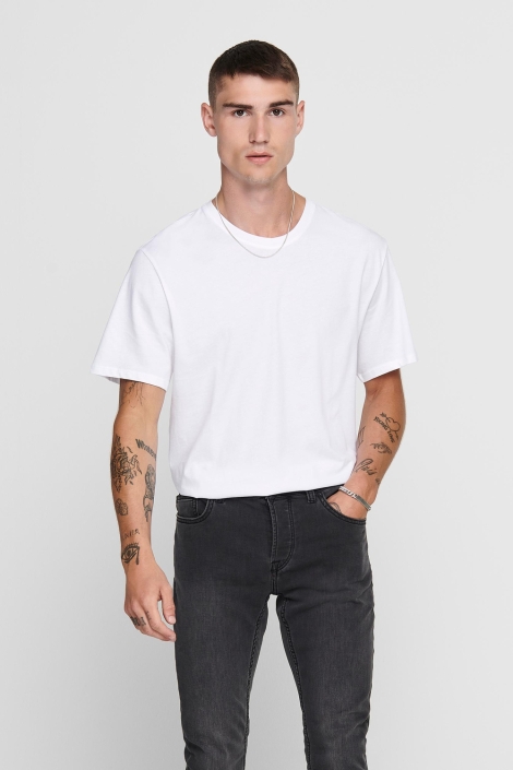 Only & Sons witte heren t-shirt | Model vooraanzicht
