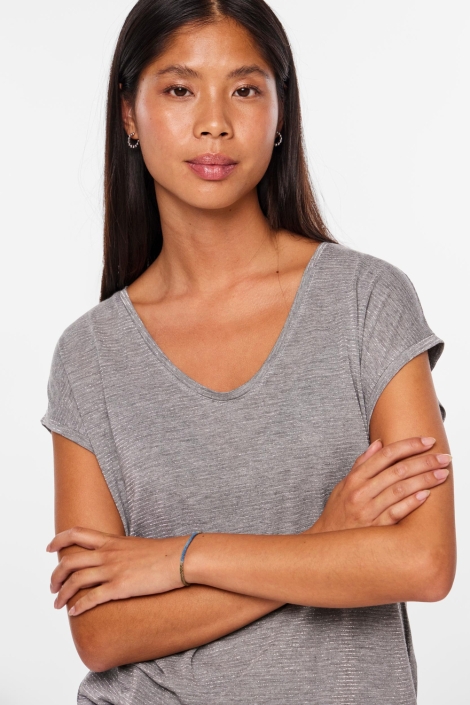 Pieces grijze dames t-shirt | Model vooraanzicht