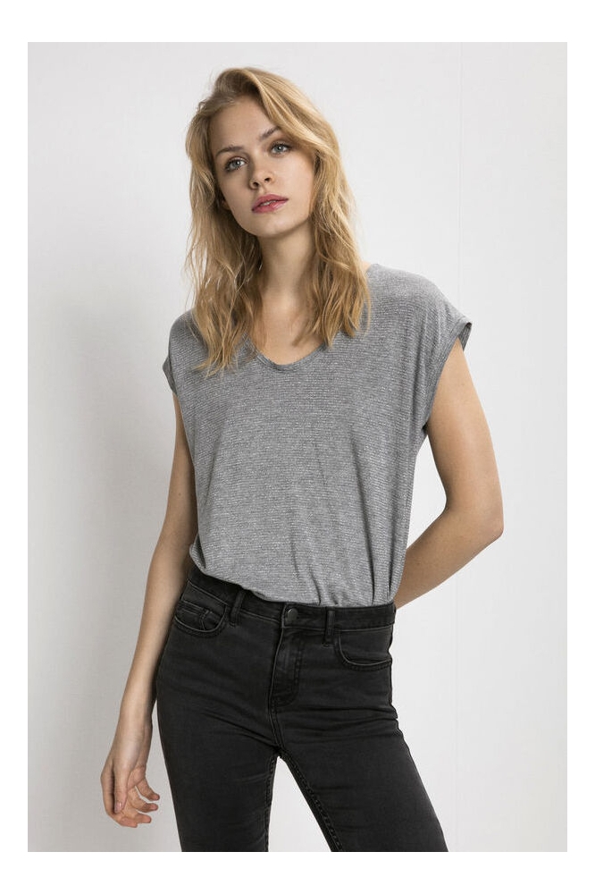 Pieces grijze dames t-shirt | Model vooraanzicht