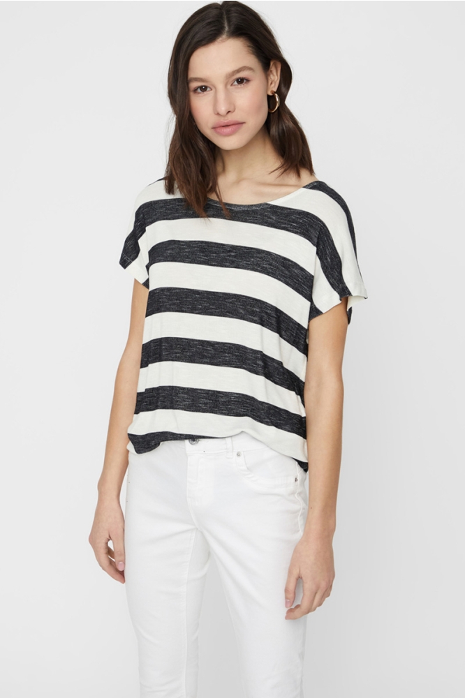 Vero Moda zwarte dames t-shirt | Model vooraanzicht