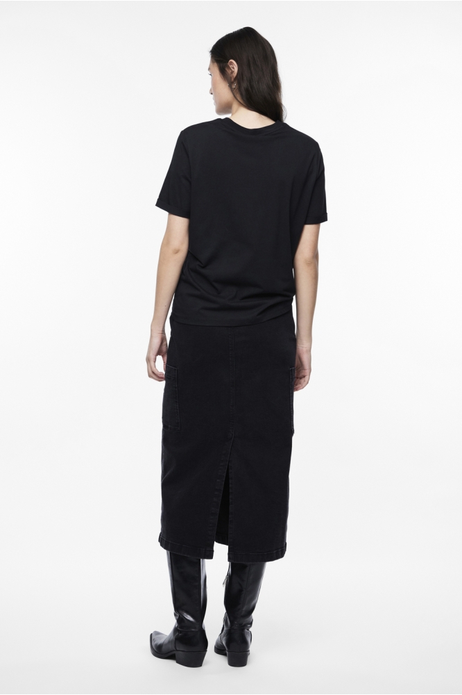 Pieces zwarte dames t-shirt | Model achteraanzicht