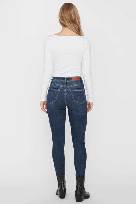 Vero Moda witte dames t-shirt | Model achteraanzicht