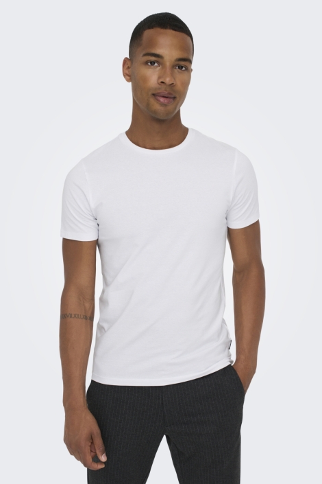 Only & Sons witte heren t-shirt | Model vooraanzicht