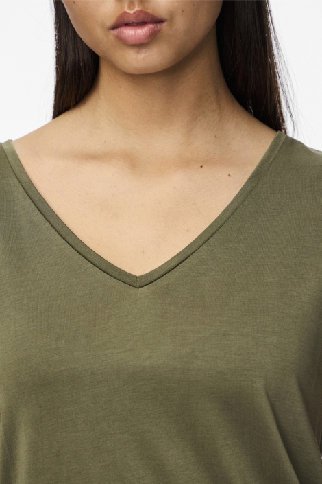 Pieces groene dames t-shirt | Model vooraanzicht