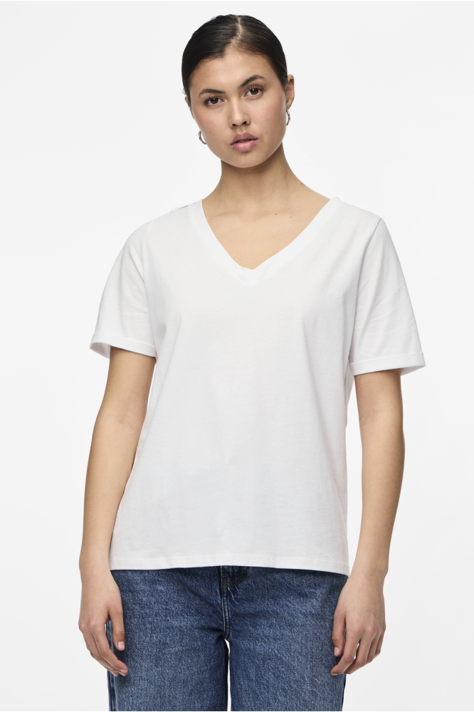 Pieces witte dames t-shirt | Model vooraanzicht