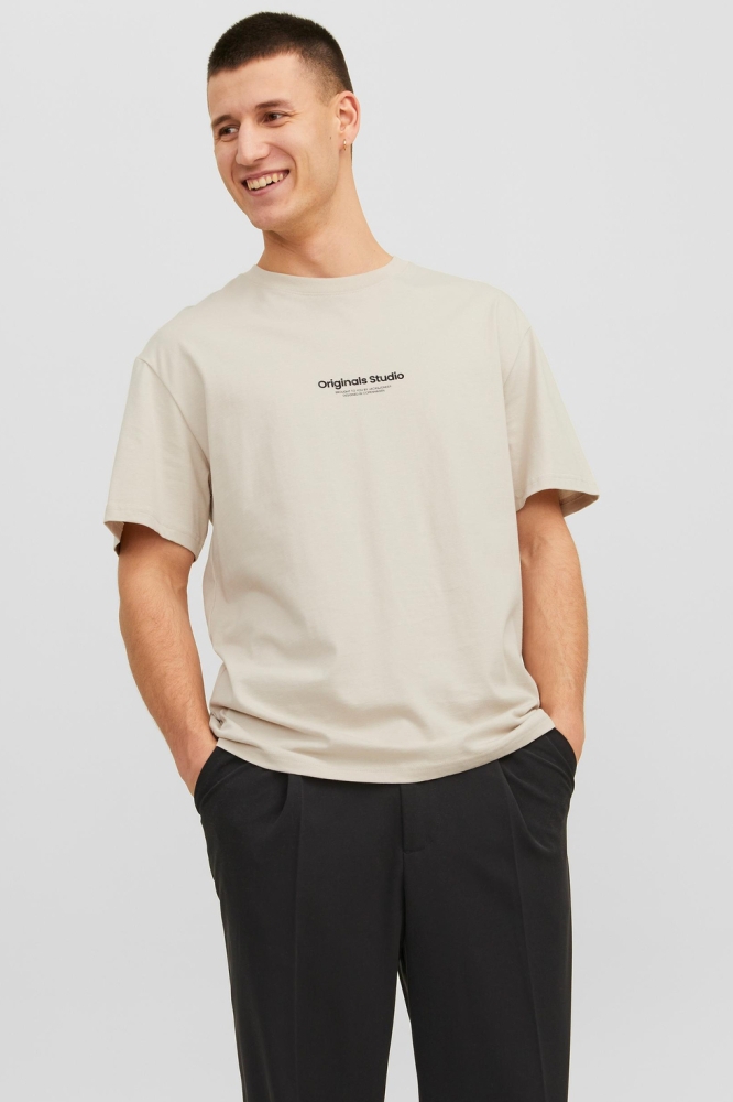 Jack & Jones beige heren t-shirt | Model vooraanzicht