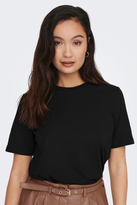 Only zwarte dames t-shirt | Model vooraanzicht