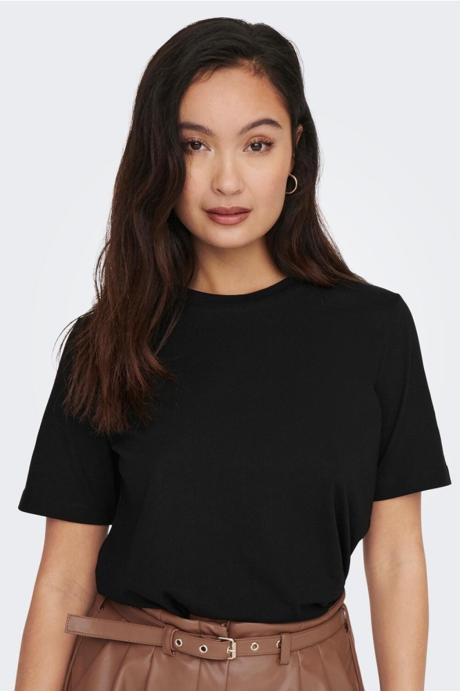 Only zwarte dames t-shirt | Model vooraanzicht