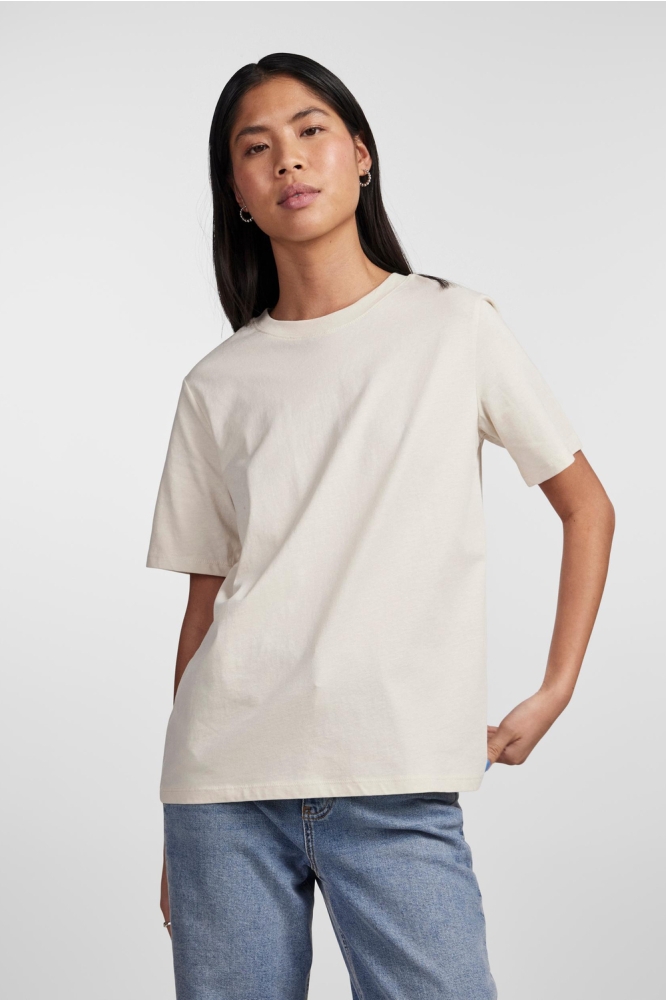 Pieces ecru dames t-shirt | Model vooraanzicht