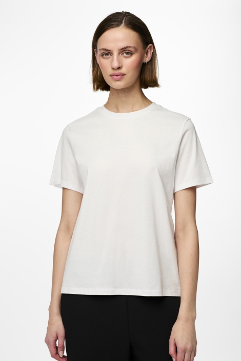 Pieces witte dames t-shirt | Model vooraanzicht
