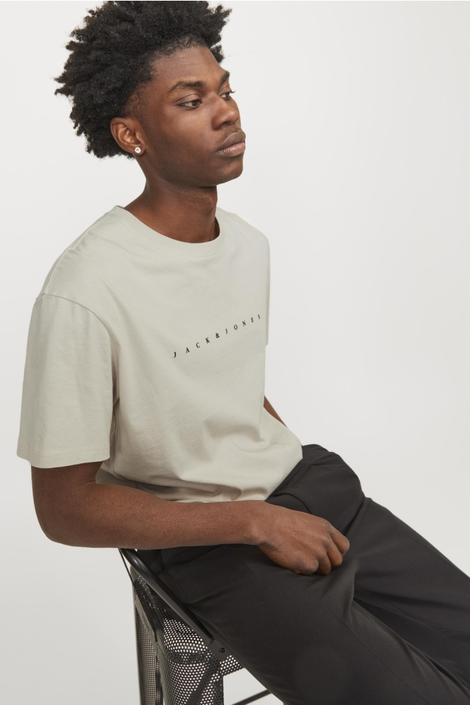 Jack & Jones beige heren t-shirt | Model vooraanzicht