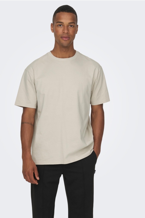 Only & Sons beige heren t-shirt | Model vooraanzicht