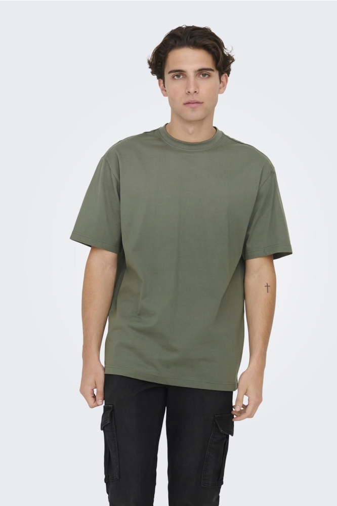 Only & Sons groene heren t-shirt | Model vooraanzicht
