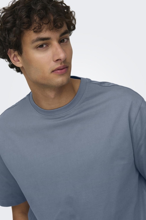 Only & Sons blauwe heren t-shirt | Model vooraanzicht