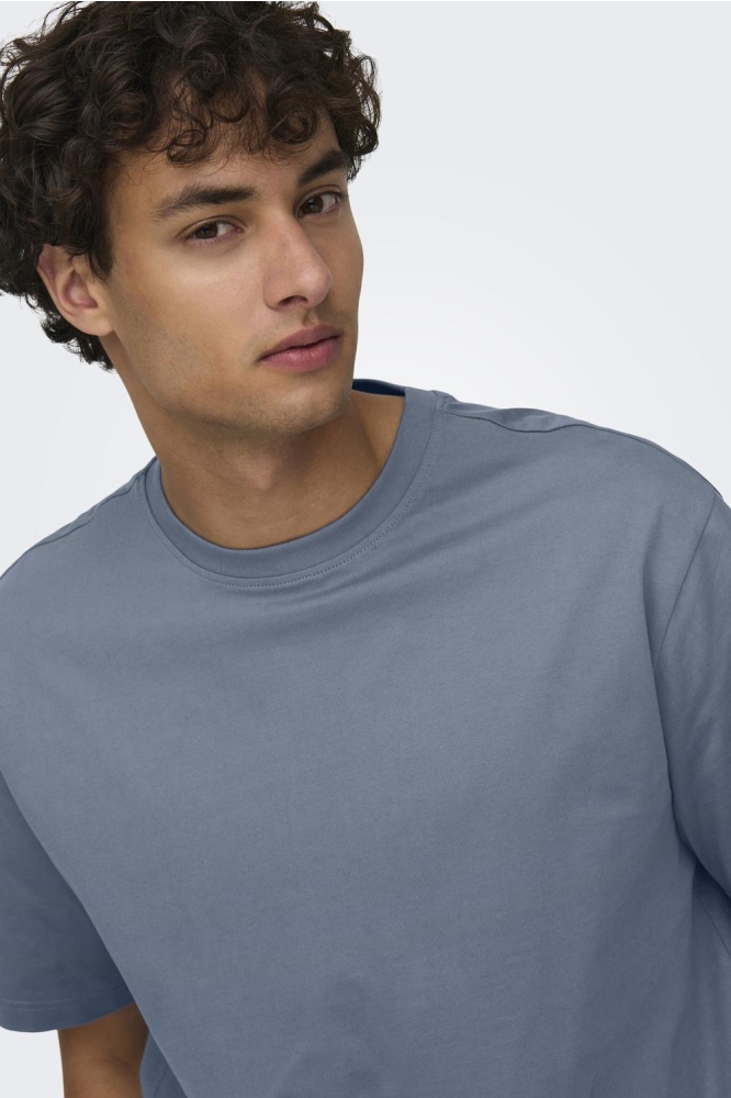 Only & Sons blauwe heren t-shirt | Model vooraanzicht