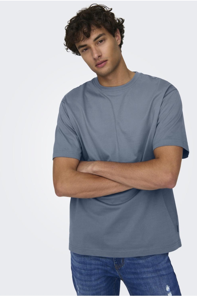 Only & Sons blauwe heren t-shirt | Model vooraanzicht