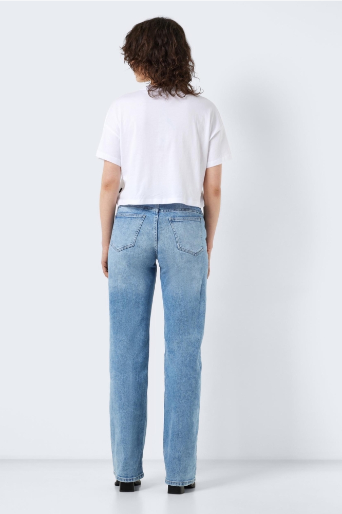 Noisy may witte dames t-shirt | Model achteraanzicht