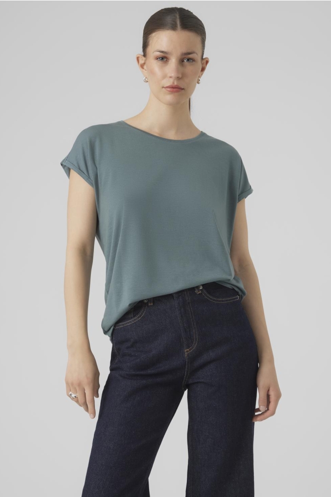 Vero Moda groene dames t-shirt | Model vooraanzicht