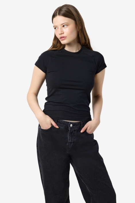 Noisy may zwarte dames t-shirt | Model vooraanzicht