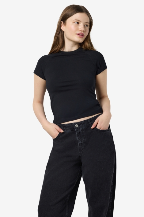 Noisy may zwarte dames t-shirt | Model vooraanzicht