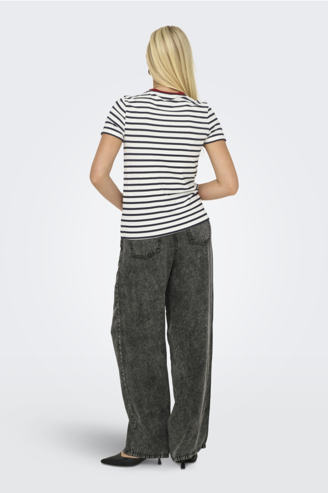 Only witte dames t-shirt | Model achteraanzicht