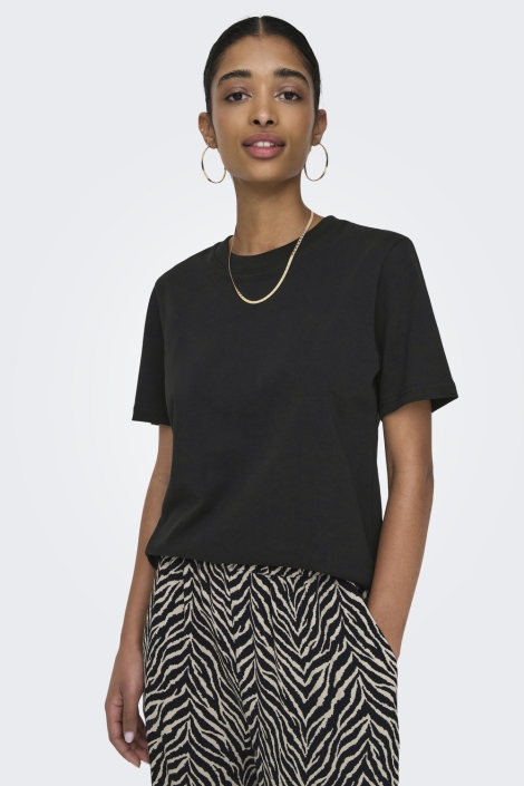 Only zwarte dames t-shirt | Model vooraanzicht