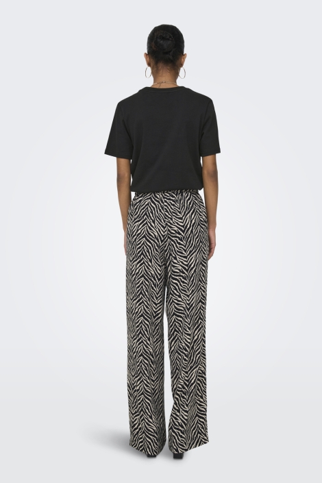 Only zwarte dames t-shirt | Model