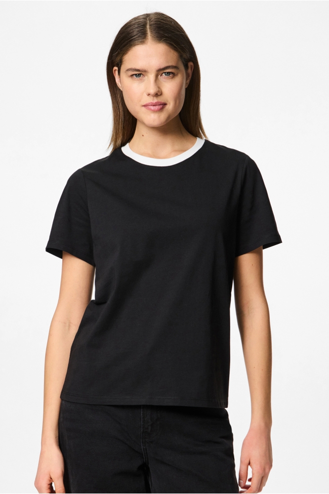 Pieces zwarte dames t-shirt | Model vooraanzicht