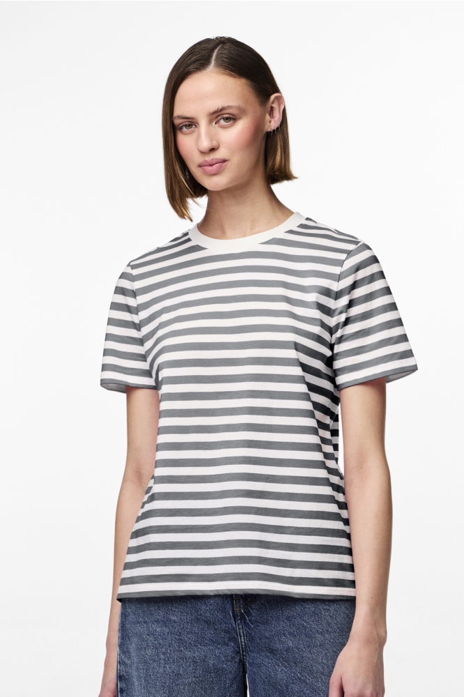 Pieces grijze dames t-shirt | Model vooraanzicht