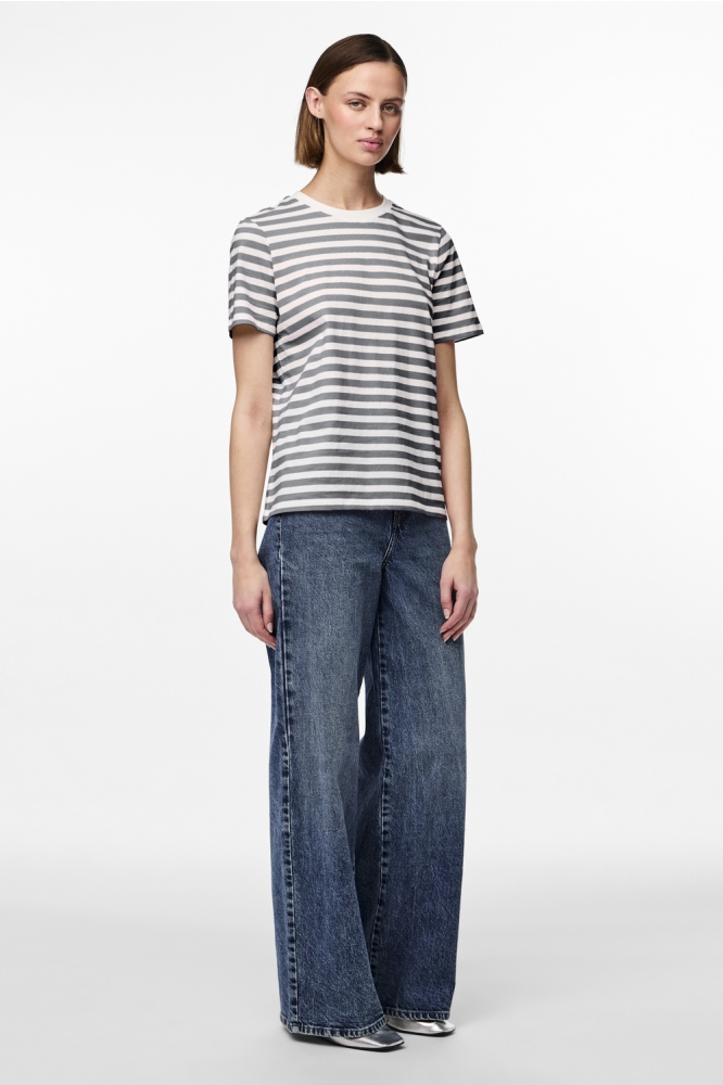 Pieces grijze dames t-shirt | Model