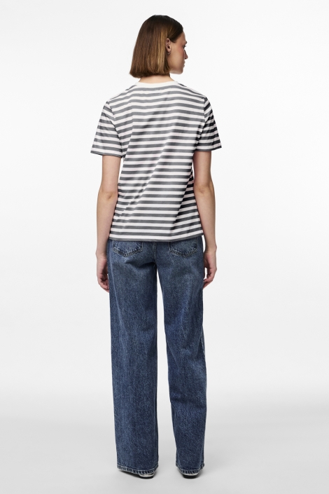 Pieces grijze dames t-shirt | Model achteraanzicht