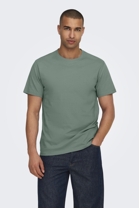 Only & Sons groene heren t-shirt | Model vooraanzicht