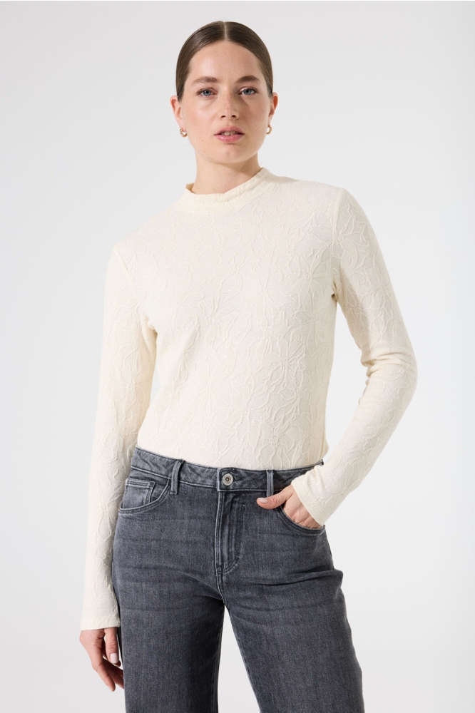 Garcia ecru dames t-shirt | Model vooraanzicht