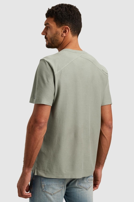 Cast Iron groene heren t-shirt | Model achteraanzicht