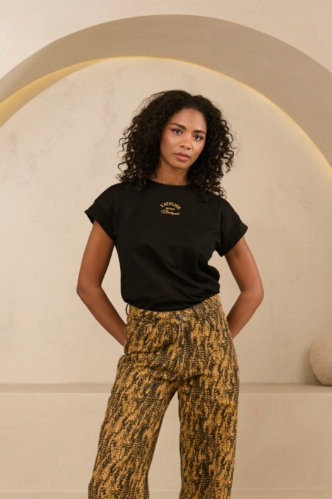 Lofty Manner zwarte dames t-shirt | Model vooraanzicht