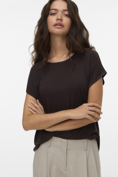 Vero Moda bruine dames t-shirt | Model vooraanzicht