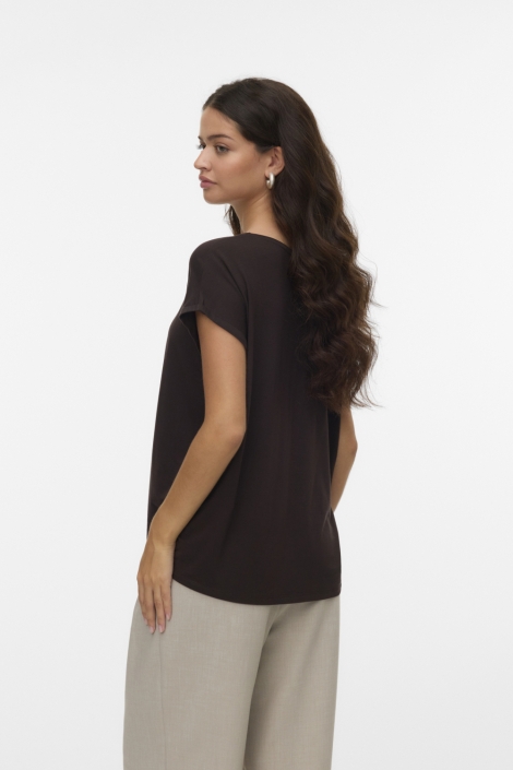 Vero Moda bruine dames t-shirt | Model achteraanzicht
