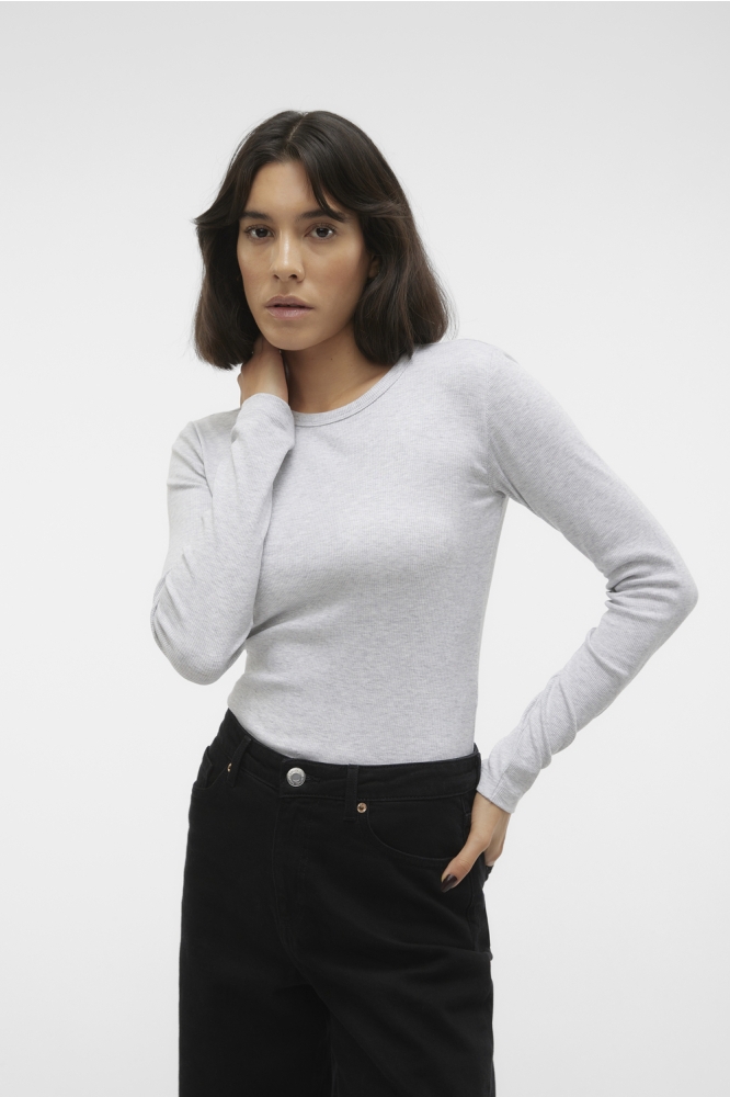 Vero Moda grijze dames t-shirt | Model vooraanzicht