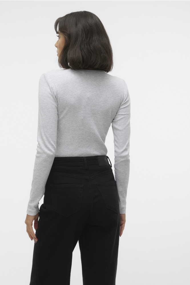 Vero Moda grijze dames t-shirt | Model achteraanzicht