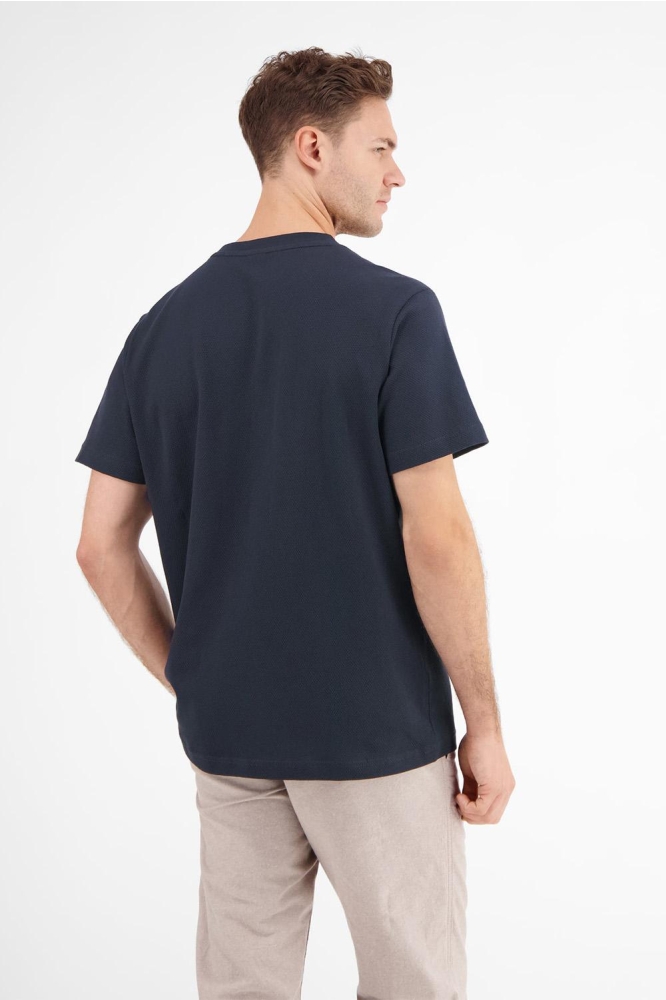 Lerros blauwe heren t-shirt | Model achteraanzicht
