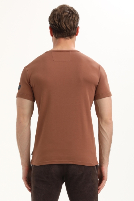 Gabbiano oranje heren t-shirt | Model achteraanzicht